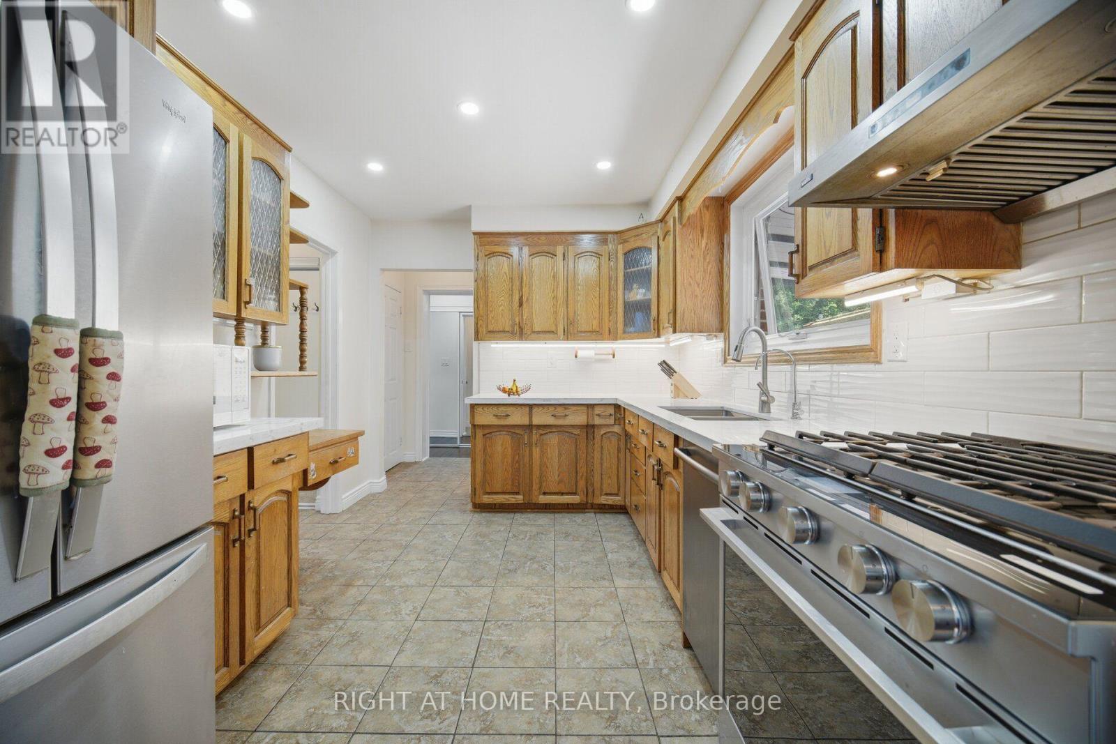 4 ROSEFIELD DRIVE - 16