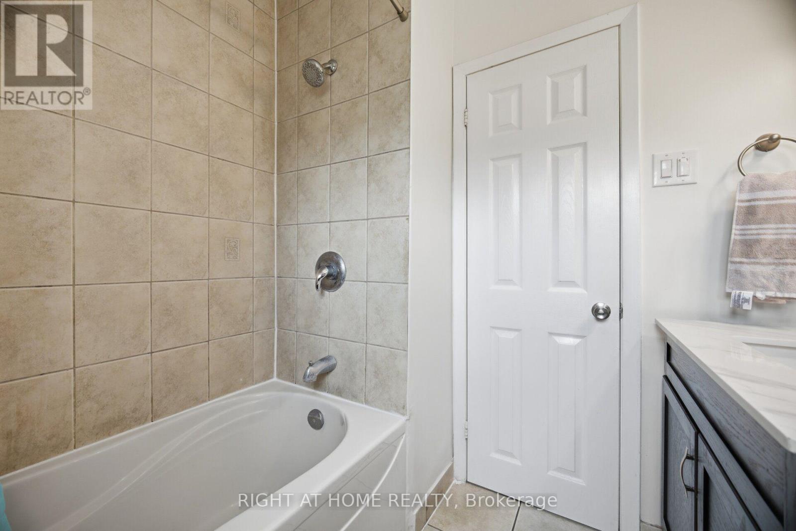 4 ROSEFIELD DRIVE - 33