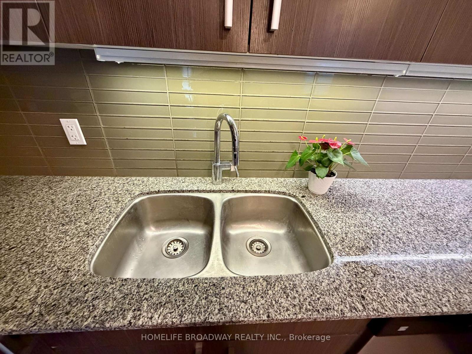 #T106 62 BALSAM STREET - 13