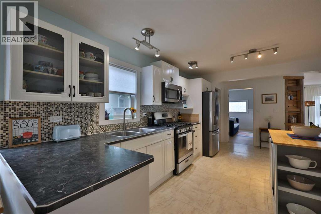 322 12 Street N - Image 9