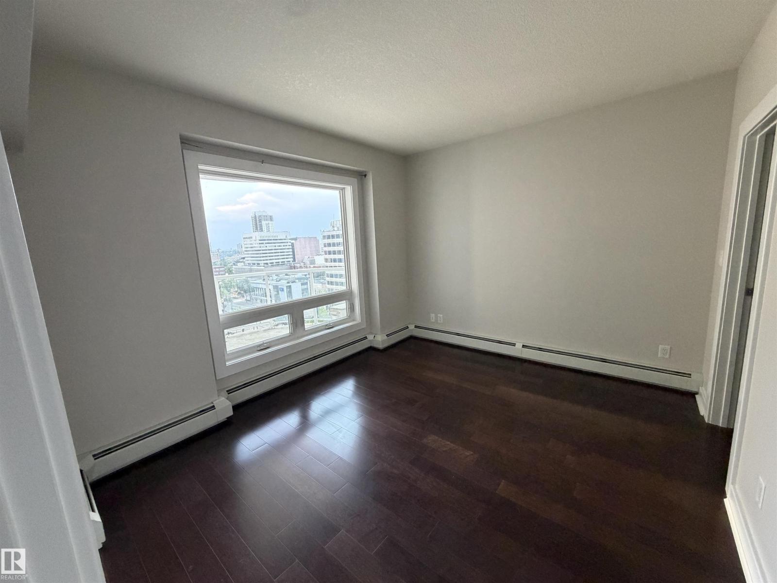 #1005 10152 104 ST NW - 19