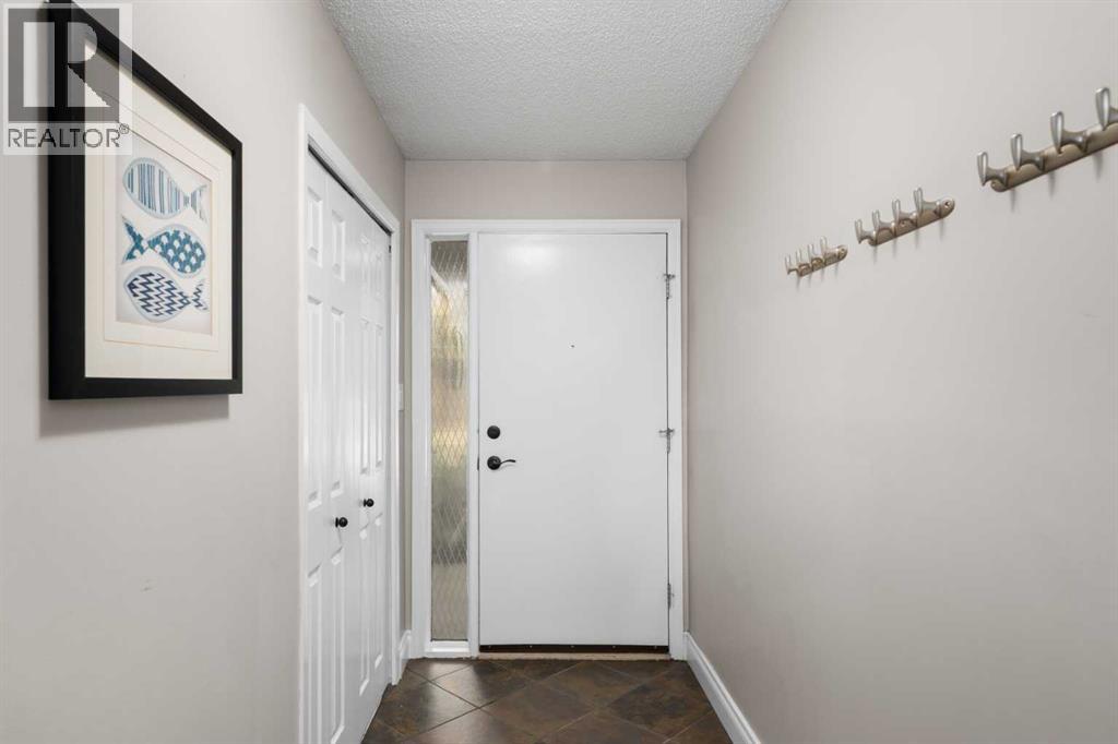 52, 10030 Oakmoor Way SW, Oakridge, Calgary photo 2