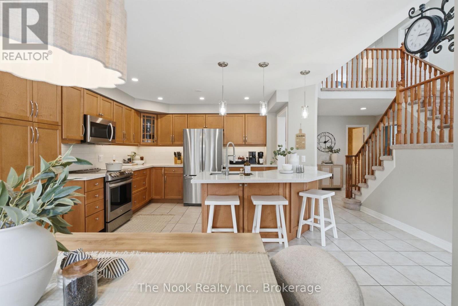 137 EDWARD STREET E - 14