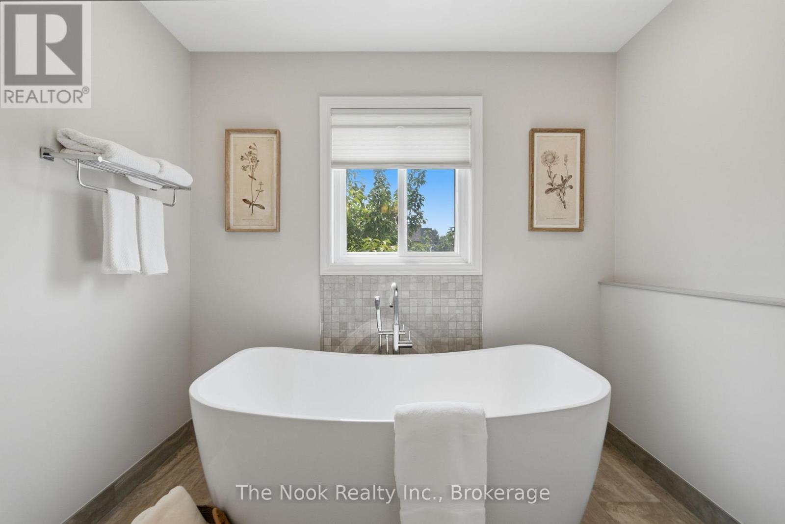 137 EDWARD STREET E - 27