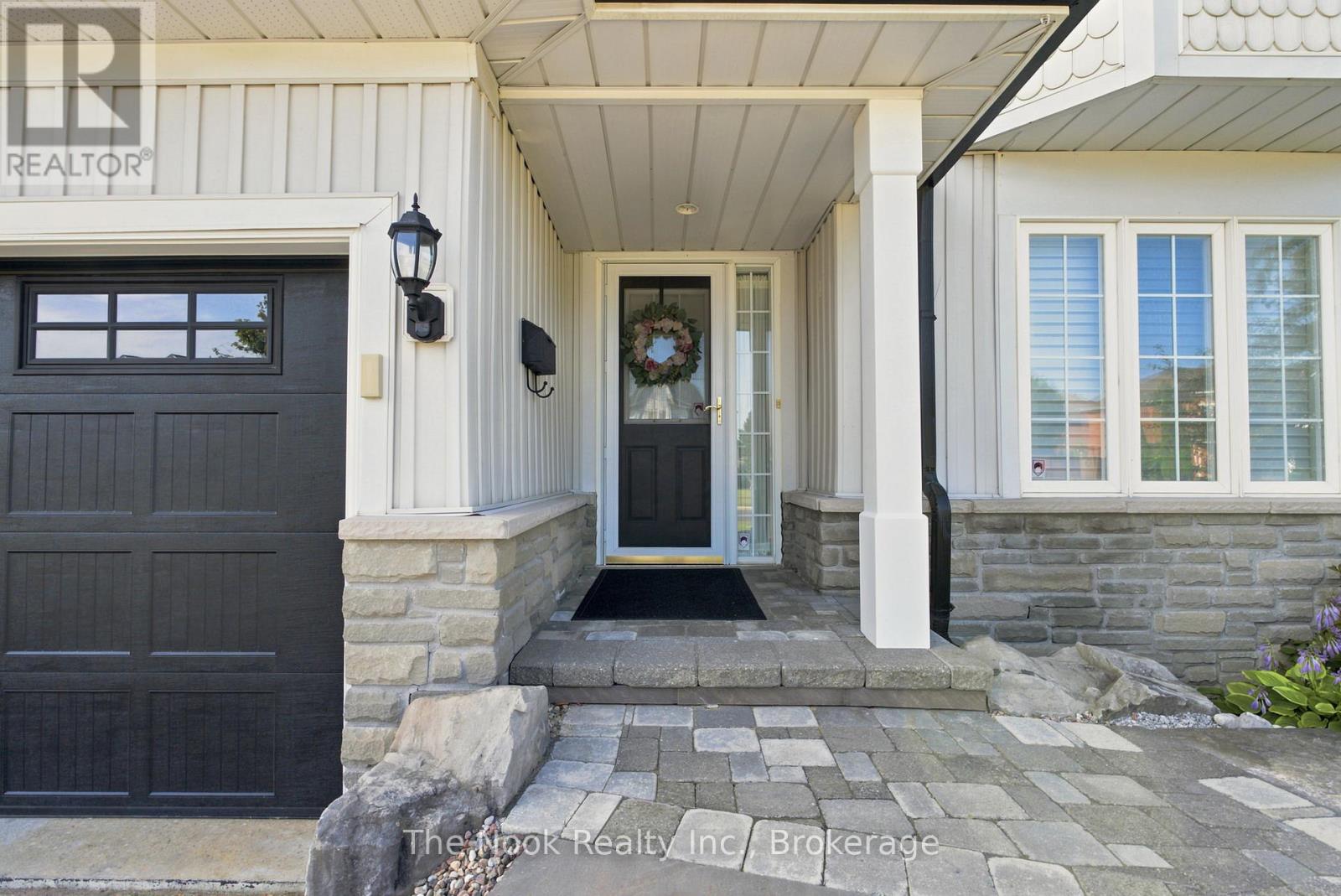 137 EDWARD STREET E - 3
