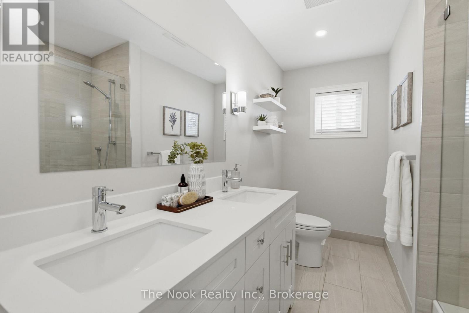137 EDWARD STREET E - 32