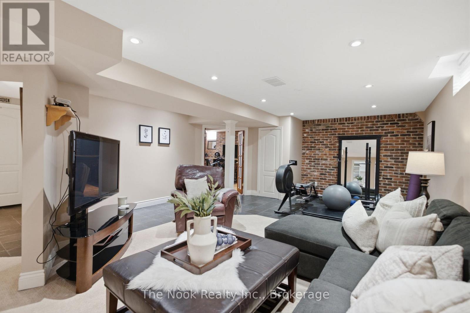 137 EDWARD STREET E - 35