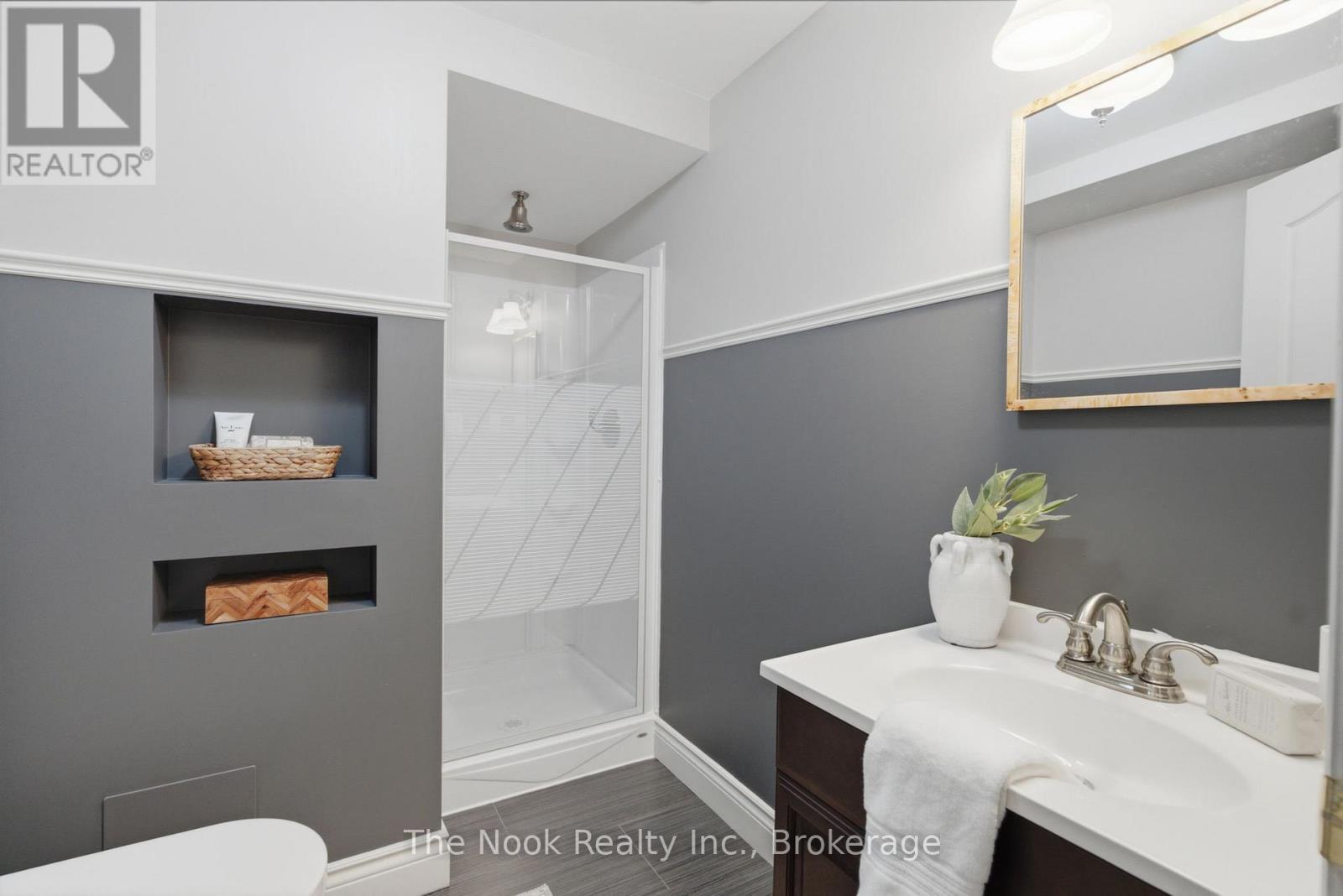 137 EDWARD STREET E - 40