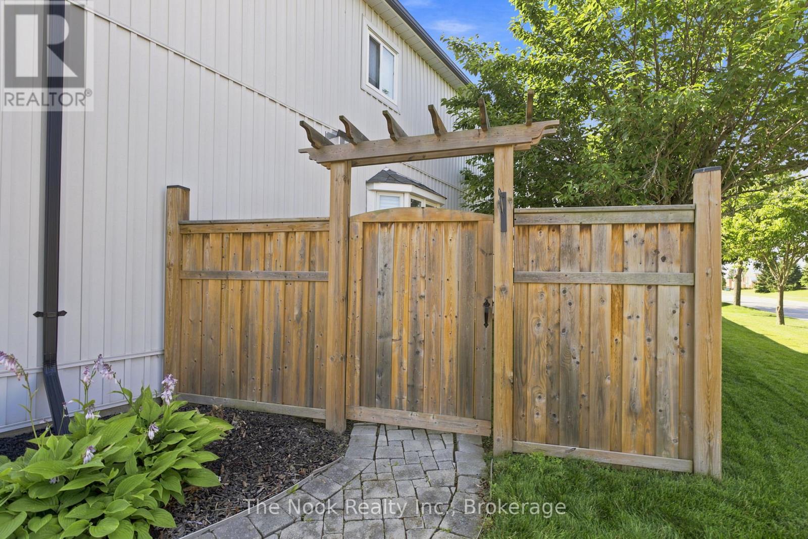 137 EDWARD STREET E - 41