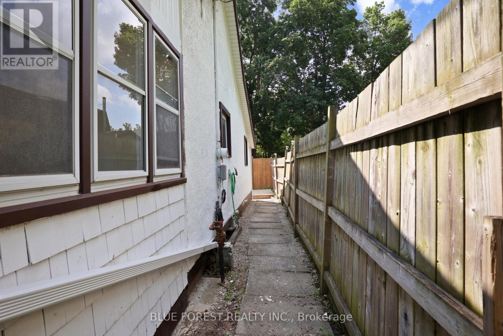 508 HATCH STREET - Image 31