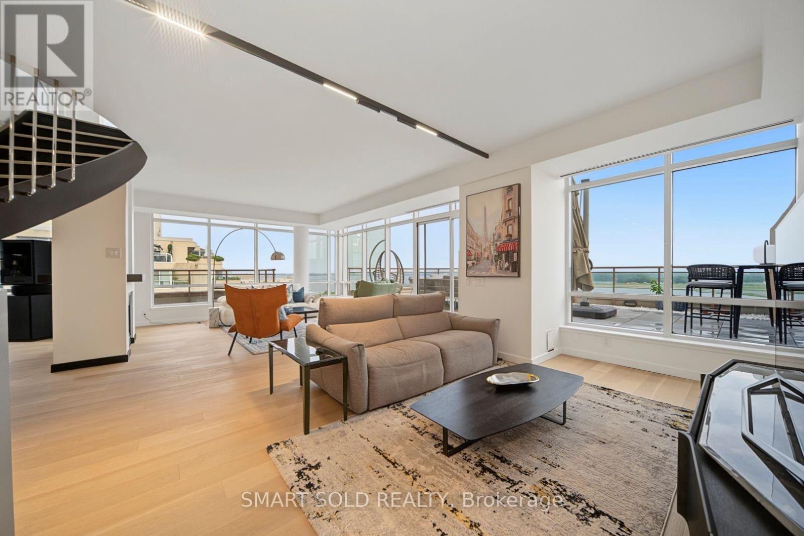#PH01E 500 QUEENS QUAY W - 12