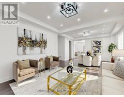 Living room - 62 Pear Blossom Way, East Gwillimbury, ON L9N0S9 Photo 6