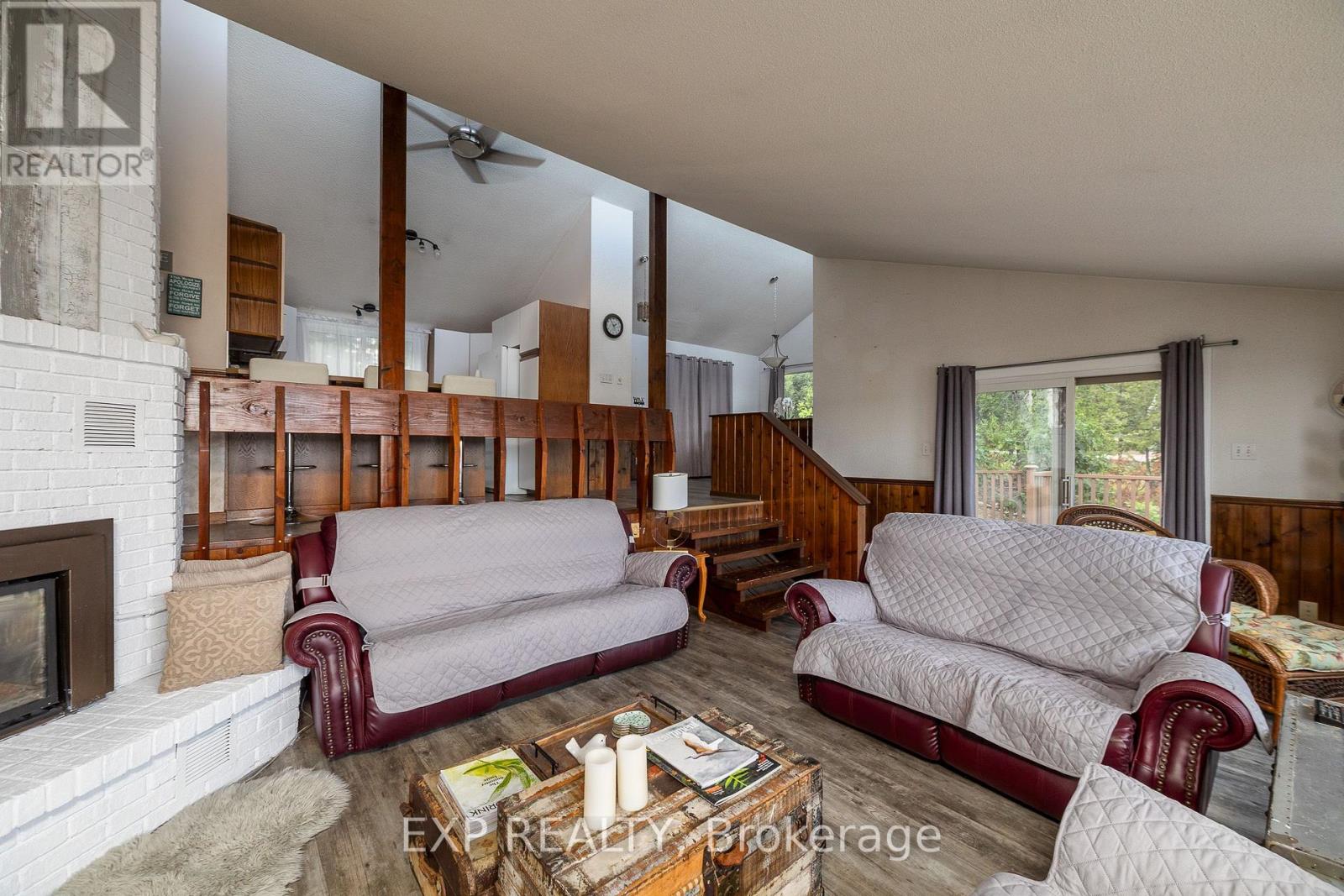 121 IVY DRIVE - 11
