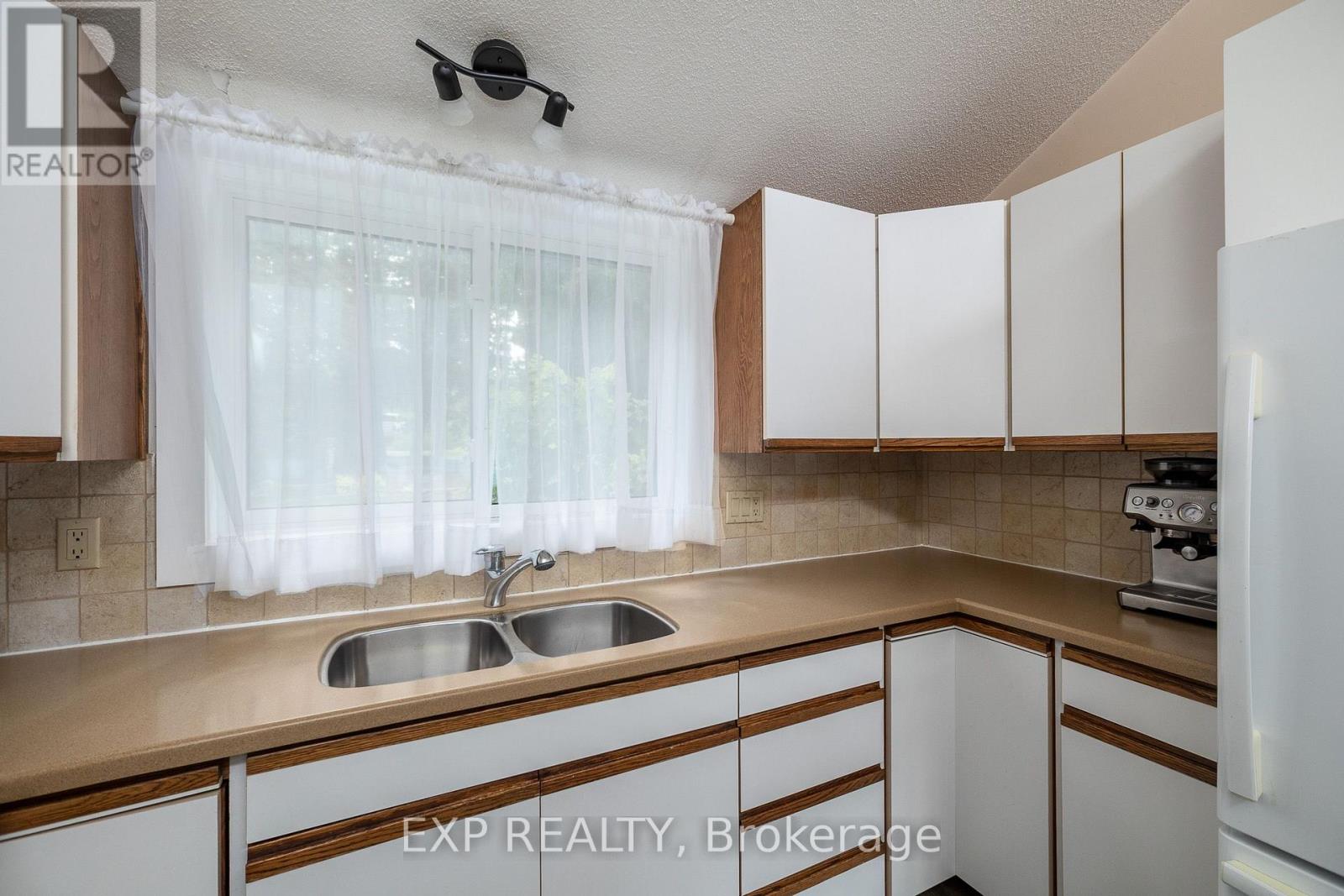 121 IVY DRIVE - 15