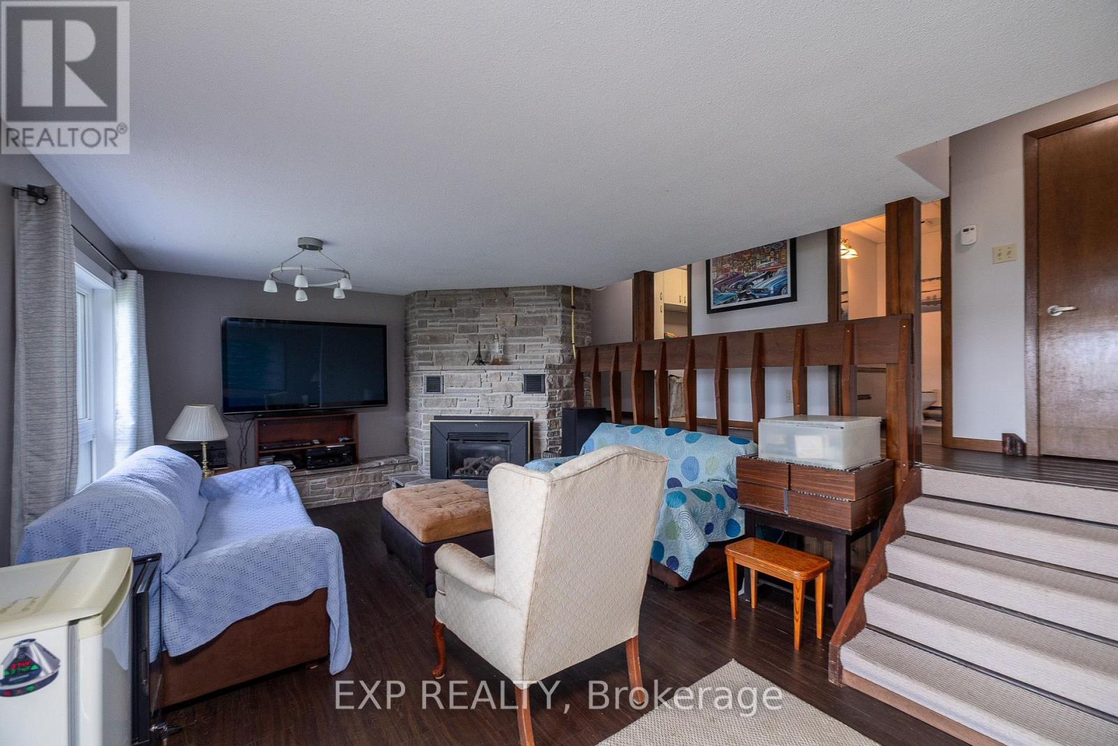 121 IVY DRIVE - 27