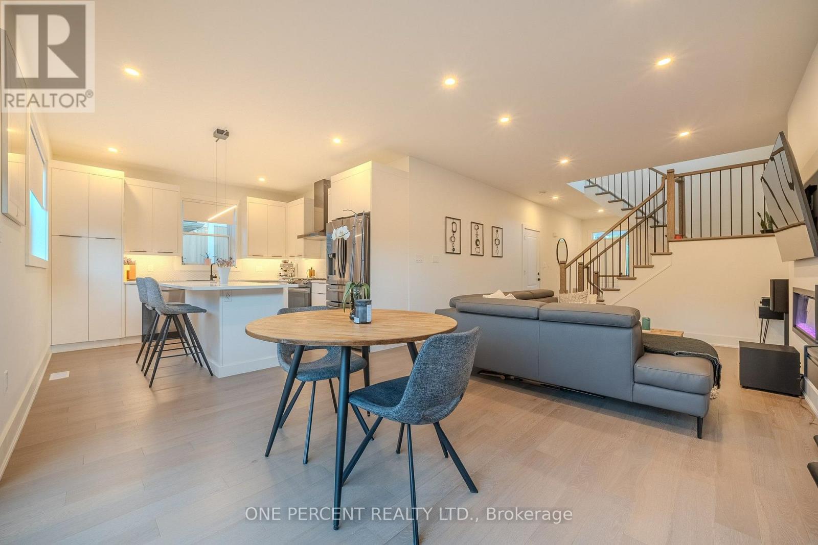 #3 427 GENEVA STREET - 10