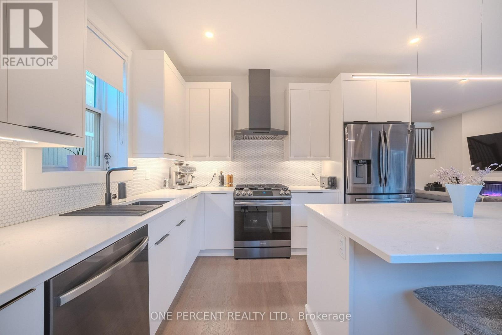 #3 427 GENEVA STREET - 12