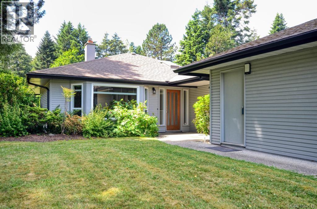 #6 4630 Lochside Dr - 1