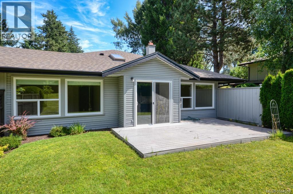 #6 4630 Lochside Dr - 22