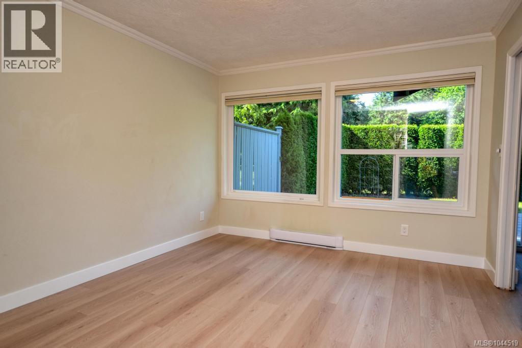 #6 4630 Lochside Dr - 4