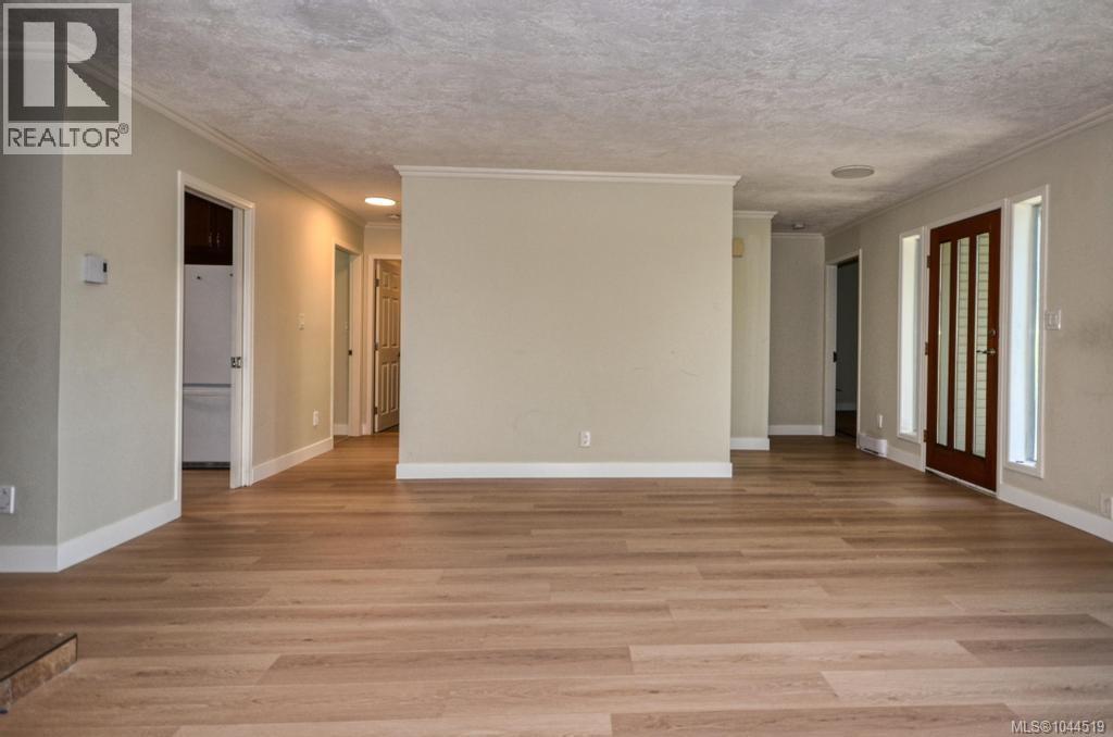 #6 4630 Lochside Dr - 13