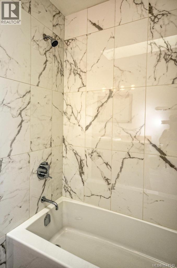 #6 4630 Lochside Dr - 16