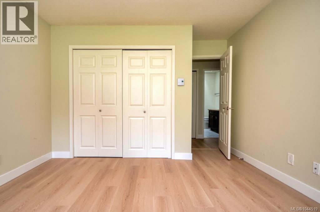 #6 4630 Lochside Dr - 19