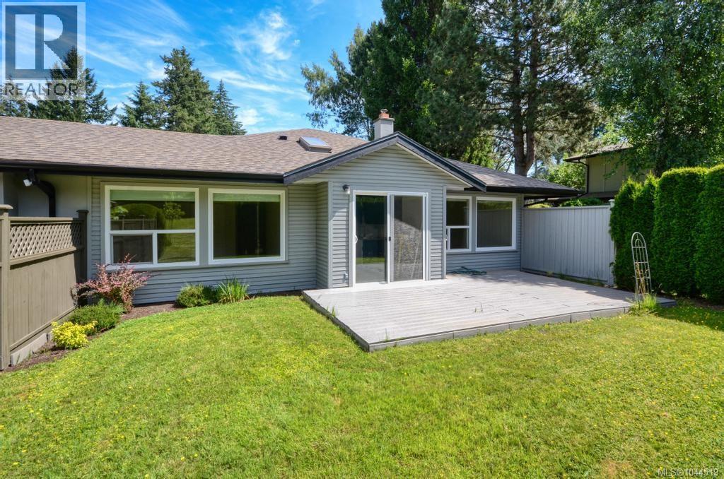 #6 4630 Lochside Dr - 23