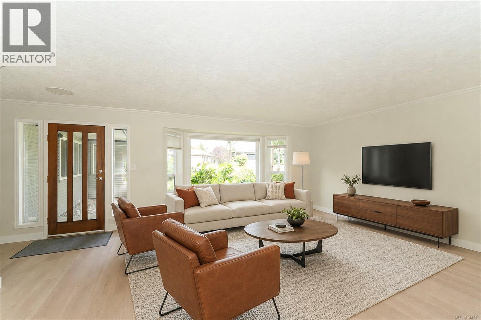 #6 4630 Lochside Dr - 28