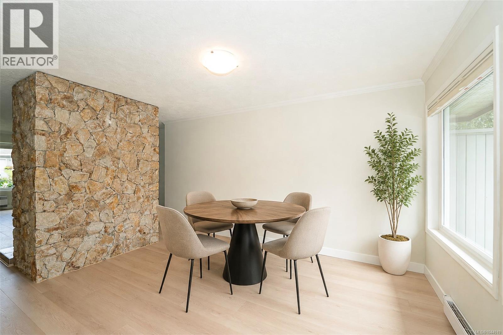 #6 4630 Lochside Dr - 31