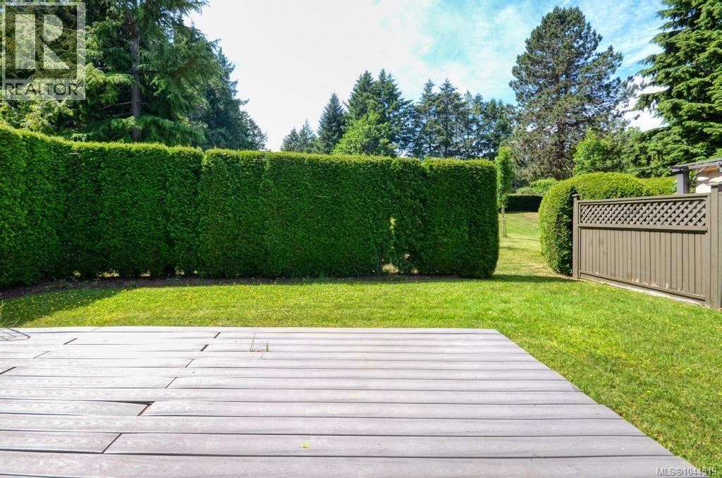 #6 4630 Lochside Dr - 20