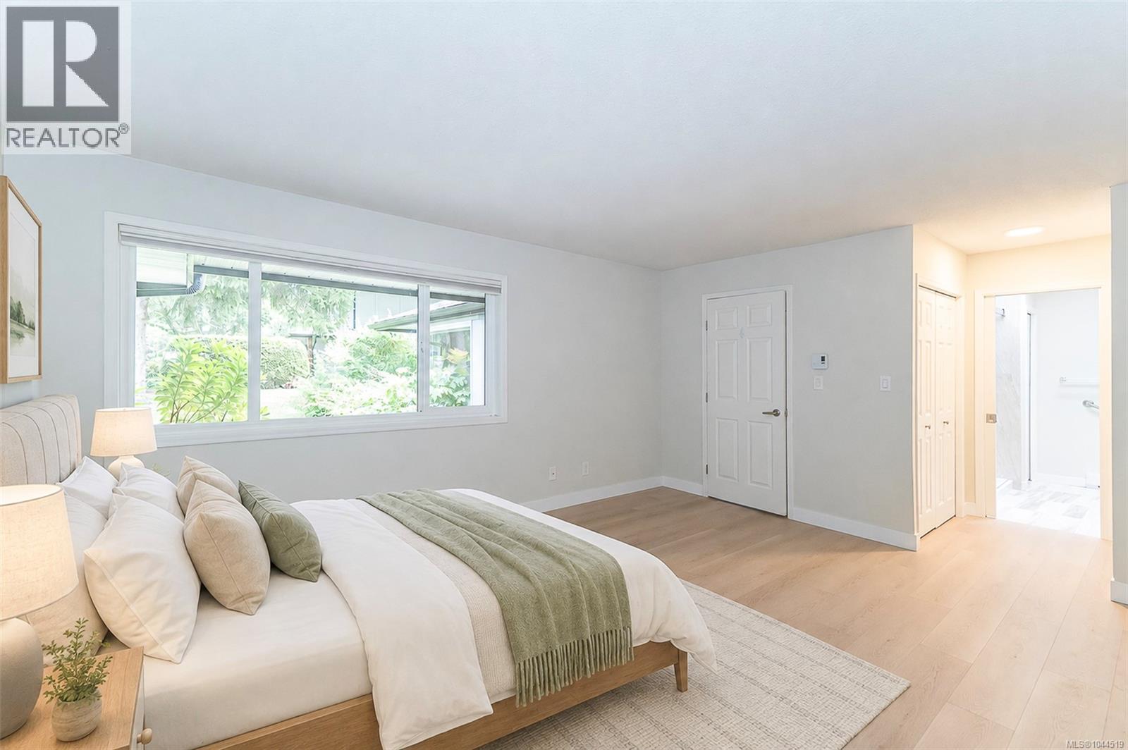 #6 4630 Lochside Dr - 30