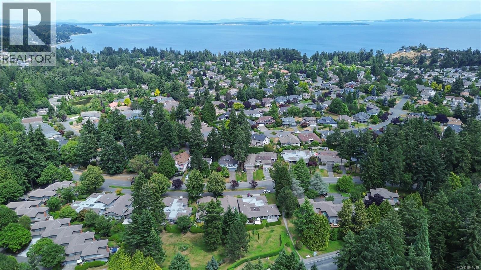 #6 4630 Lochside Dr - 36