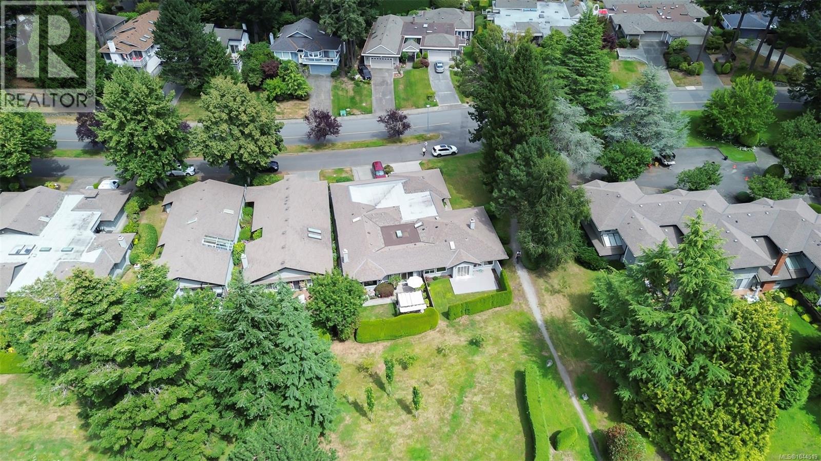 #6 4630 Lochside Dr - 37