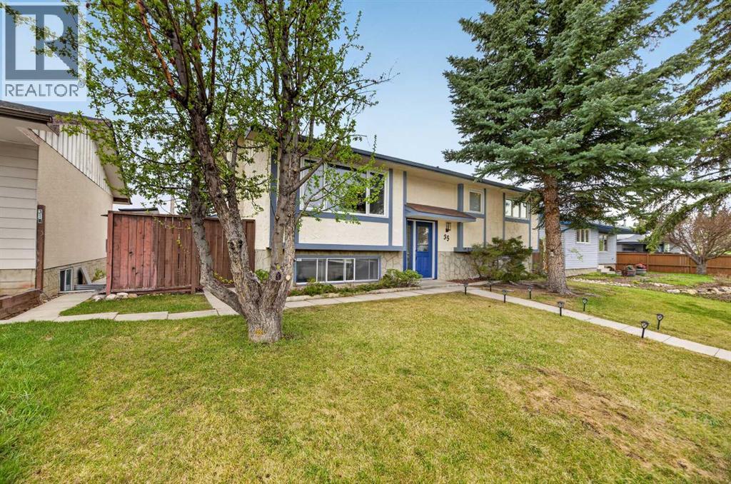 35 Queen Isabella Close SE