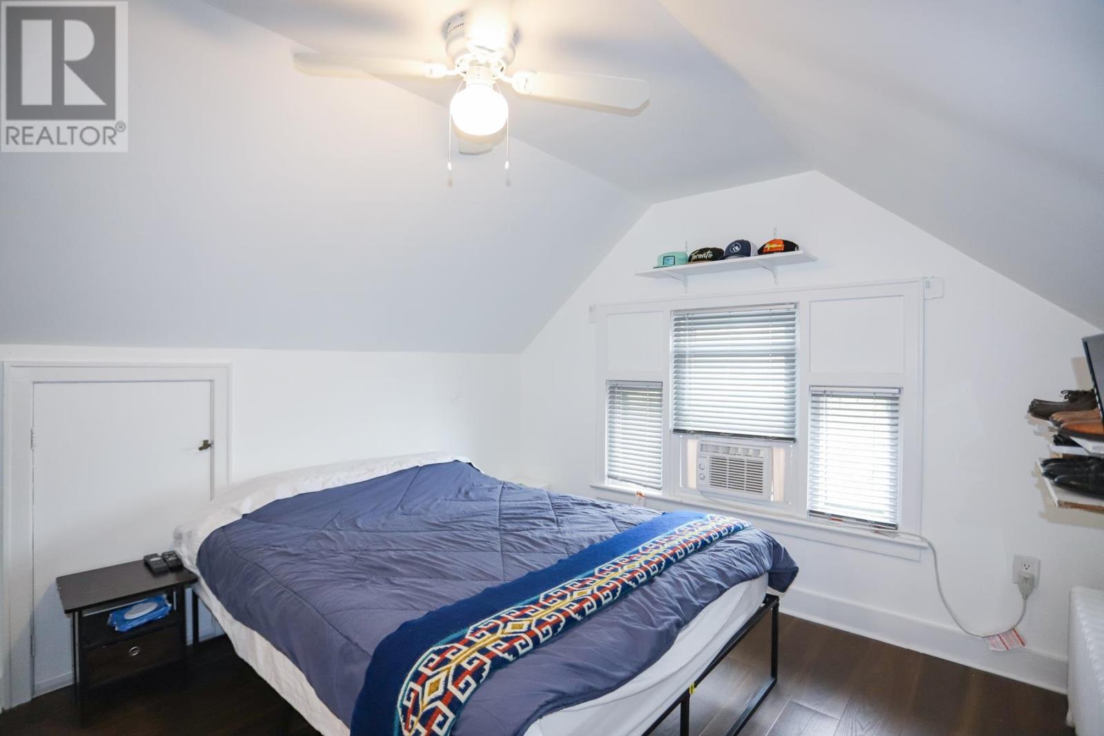 951 Wellington ST E - 42