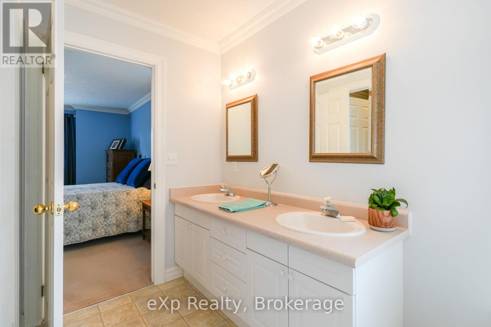 8 SANDPIPER COURT - 21