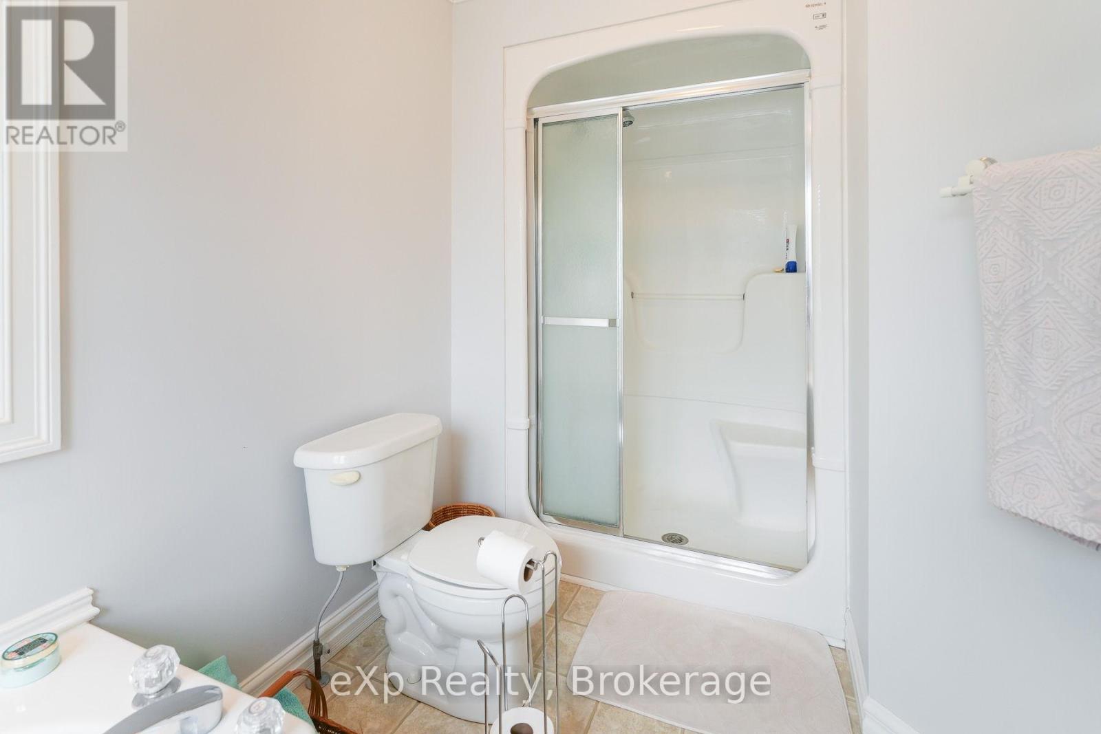 8 SANDPIPER COURT - 23