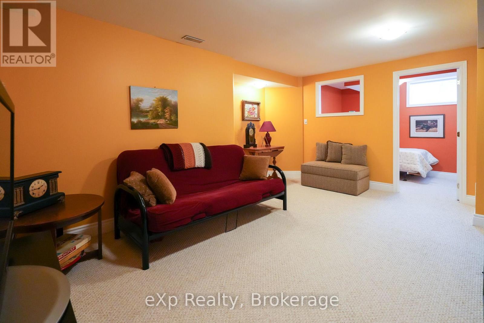 8 SANDPIPER COURT - 34