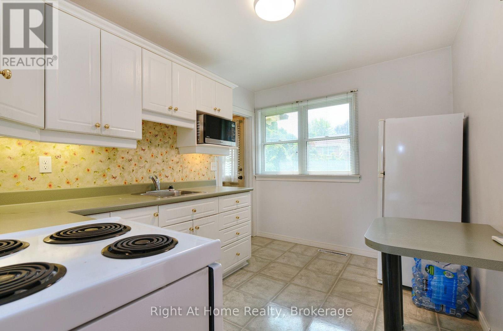 544 HARMONY ROAD S - 10