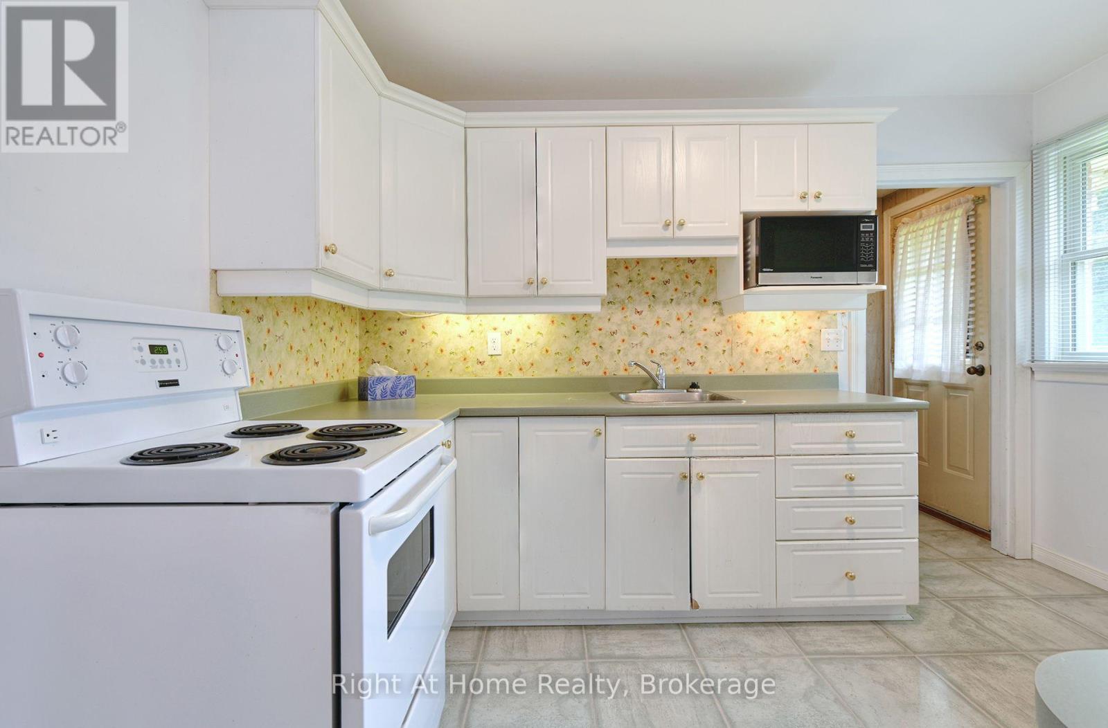 544 HARMONY ROAD S - 11