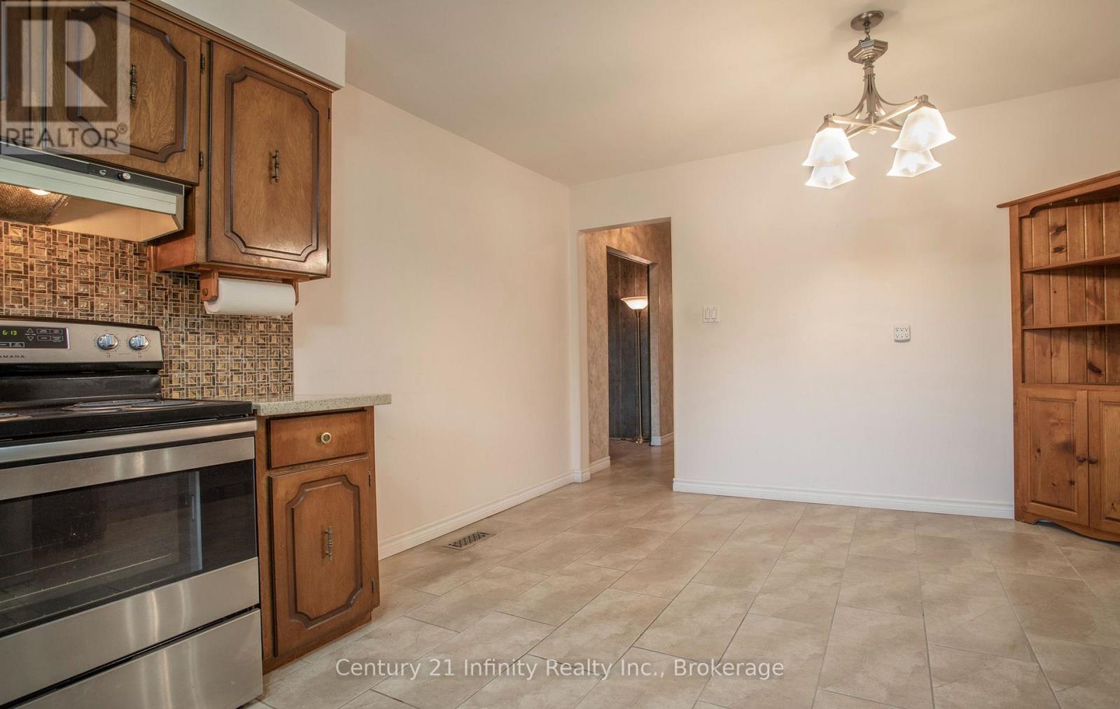 933 OKLAHOMA DRIVE - 16