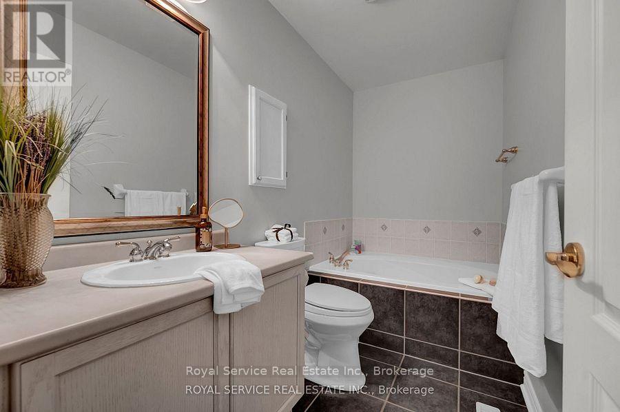 #5 350 LAKEBREEZE DRIVE - Image 21