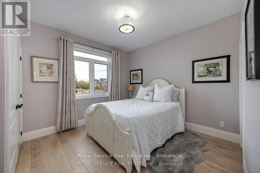 28 RUSTLEWOOD AVENUE - 24