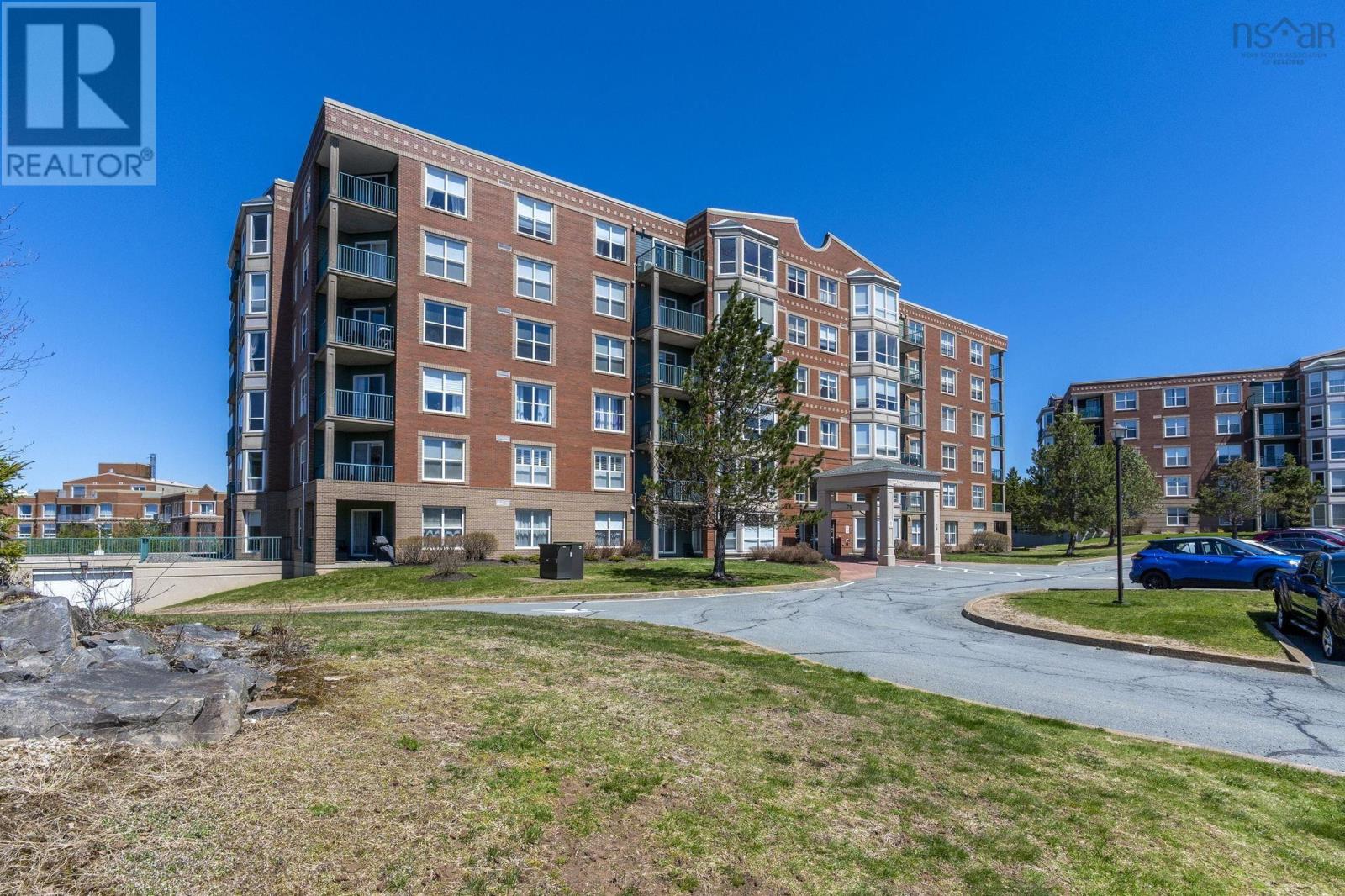 110 78 Regency Park Drive, Halifax — photo 2