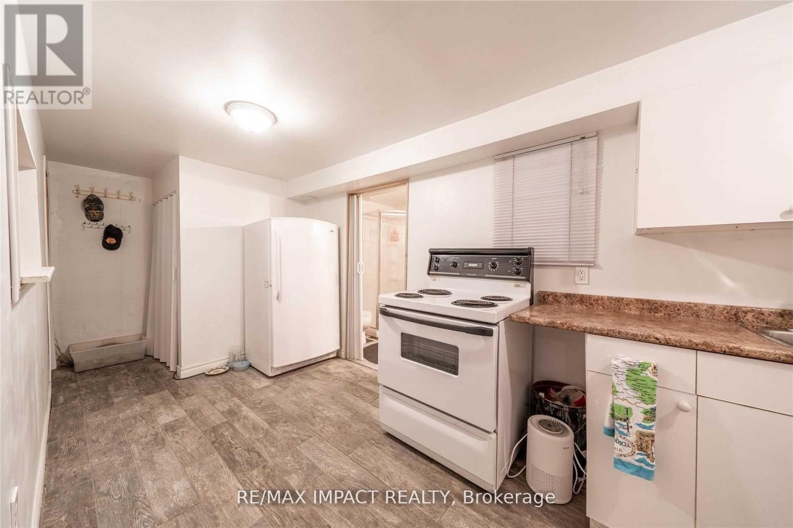 #28 33 TAUNTON ROAD E - 22
