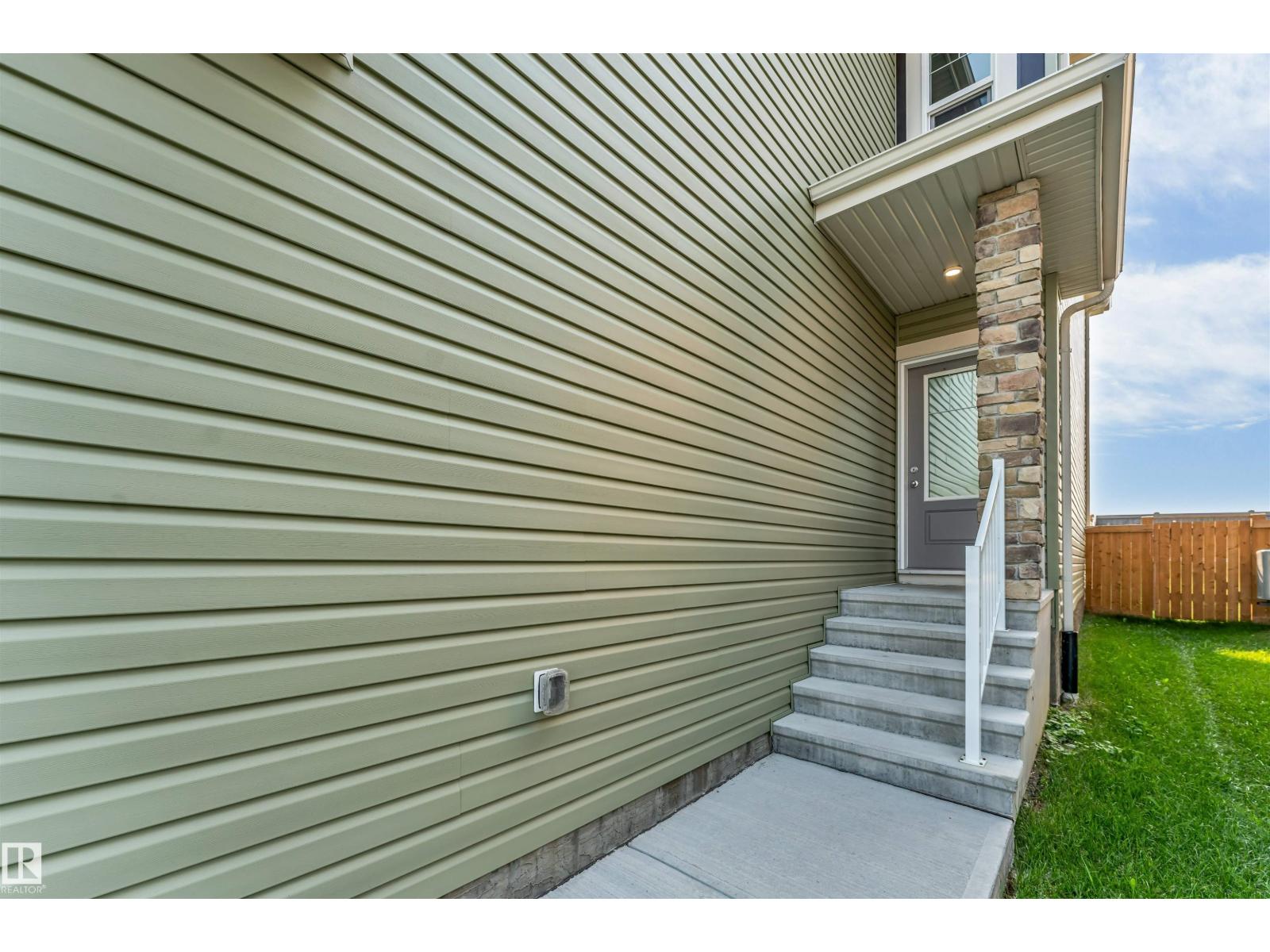 17636 49 ST NW - 31