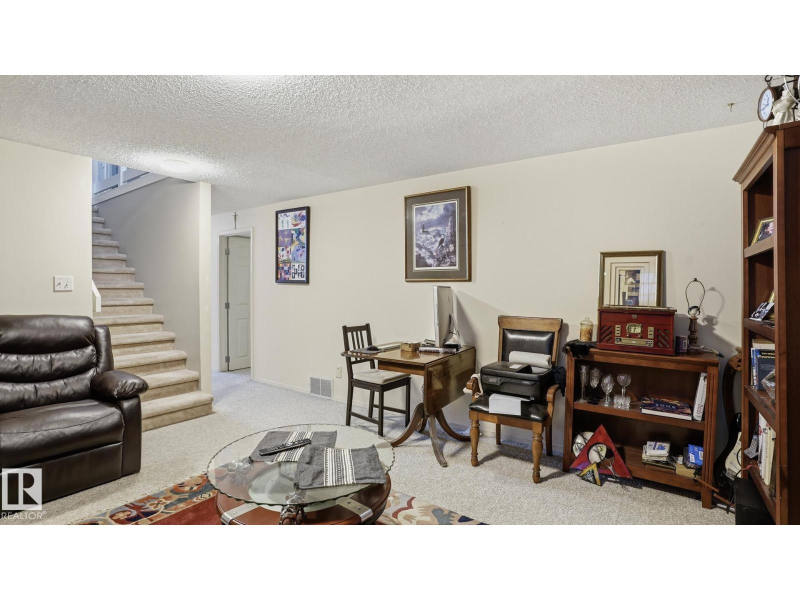#10 11249 12 AV NW - 28