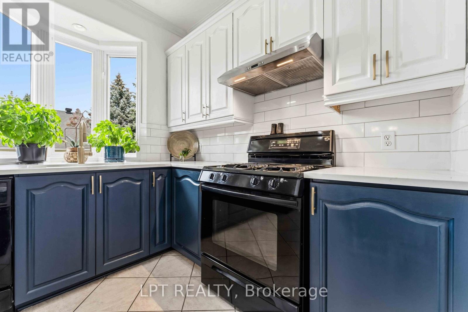 38 CROSSPOINTE AVENUE - Image 10