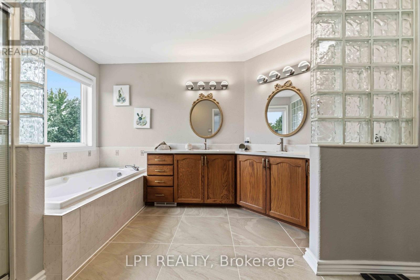 38 CROSSPOINTE AVENUE - Image 22